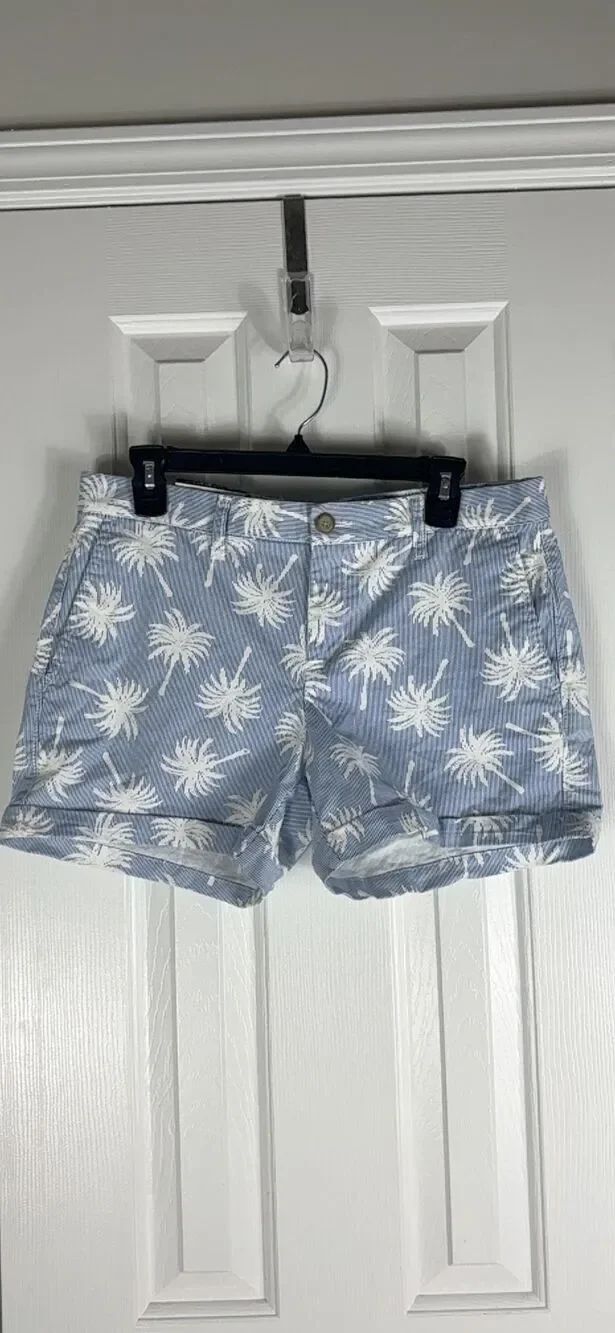 NWT Gap Womens Girlfriend 4 Inch Shorts Size 6